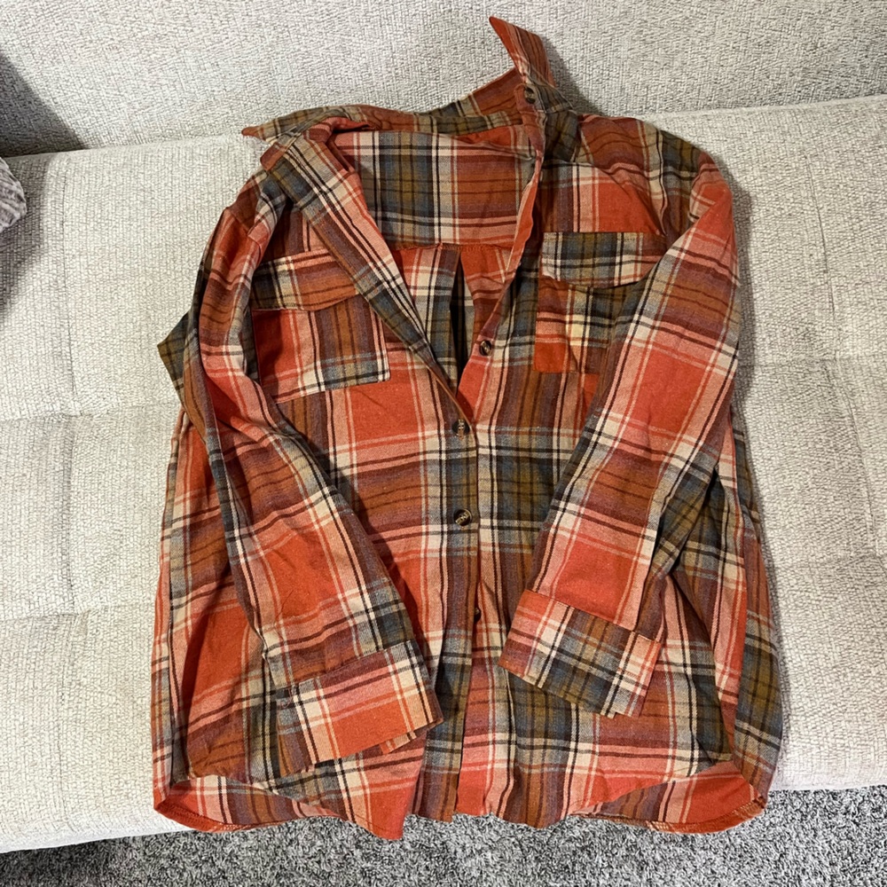 Women’s Plaid Button-Up